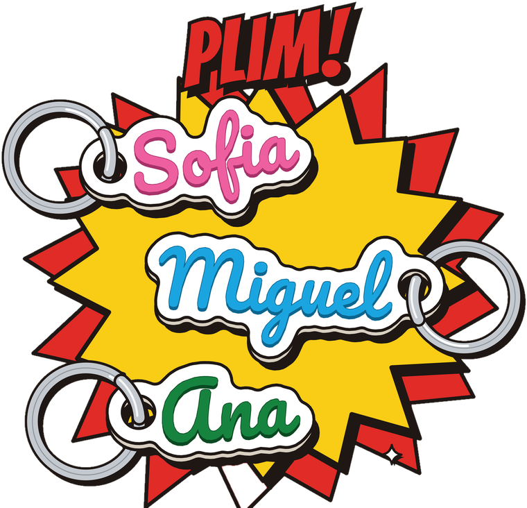 Chaveiros impressos em 3D com os nomes Sofia, Miguel e Ana saindo de um estouro de gibi escrito PLIM!