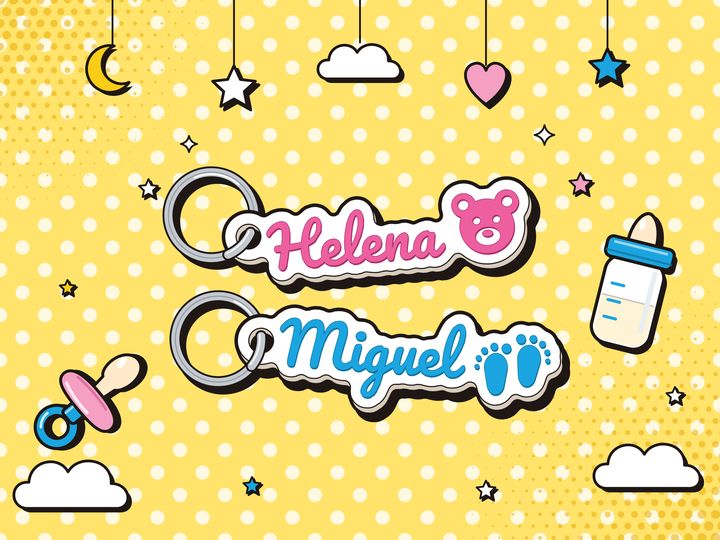 Ilustração de chaveiros com os nomes Helena e Miguel e desenhos de bebê para lembrancinha de maternidade